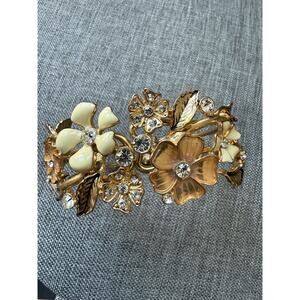 Vintage Dogwood Enamel Clamper Bracelet Gold Tone Flower Fairy Garden Whimsy